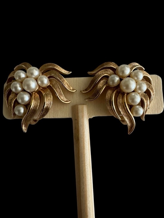 Crown Trifari Jewelry - Vintage Crown Trifari Cultured Faux Pearl Golden Leaf Clip Earrings